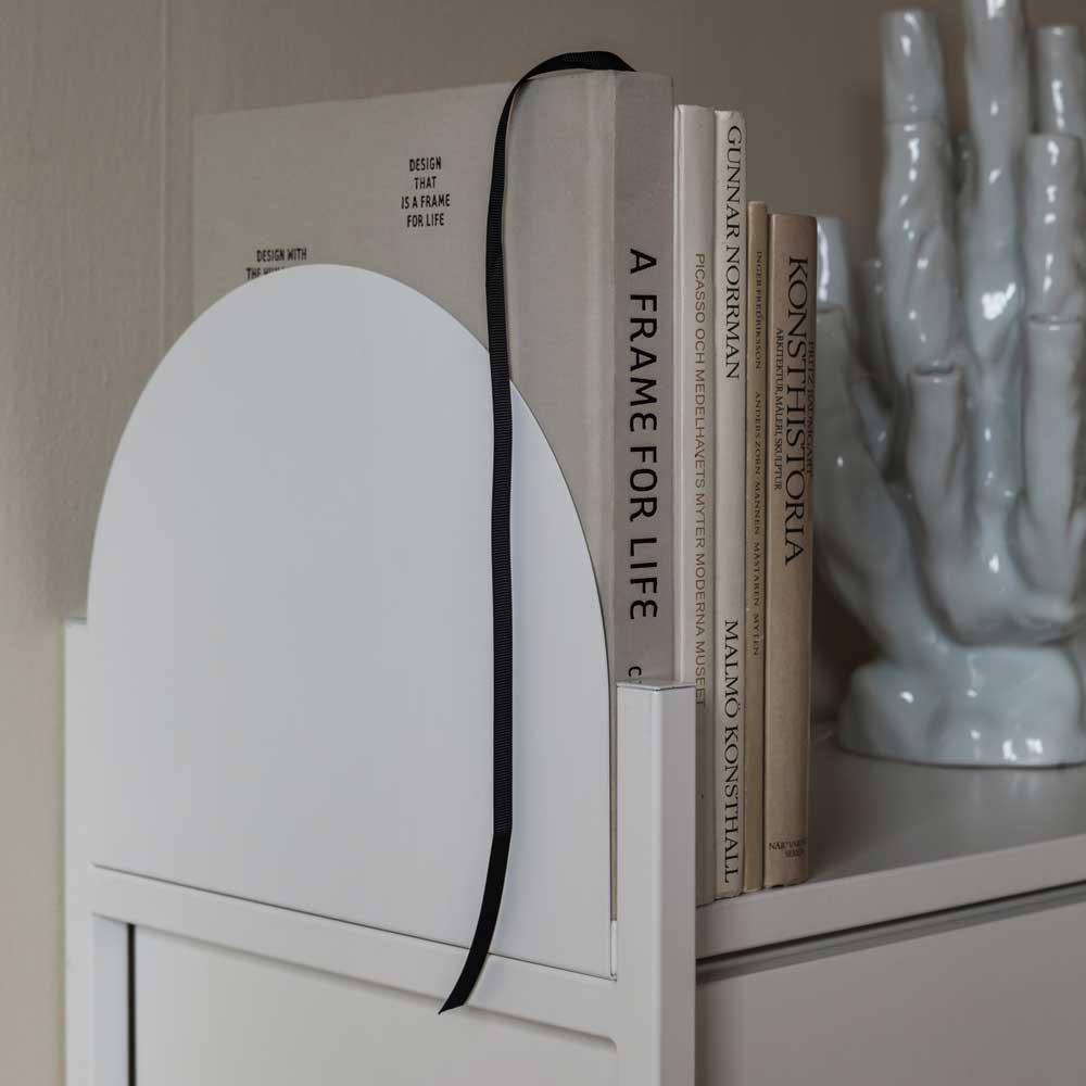 vita hyllplan med detaljer