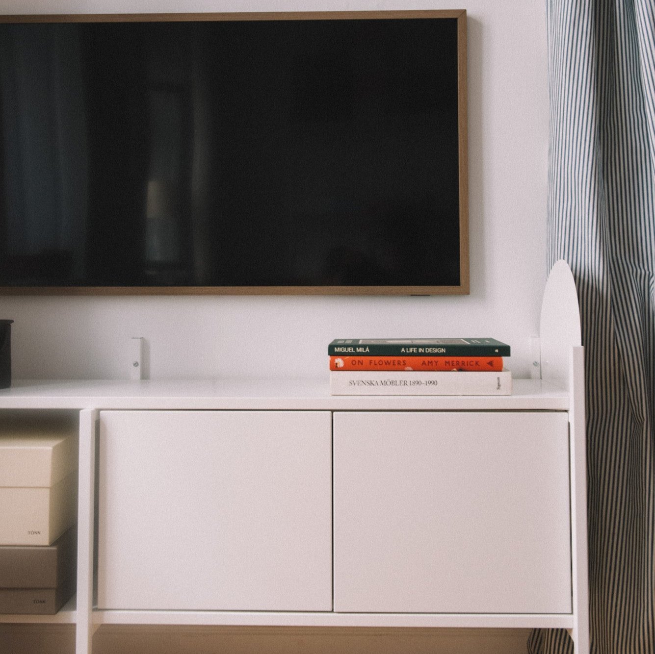 Hyllgavel - Vit TV