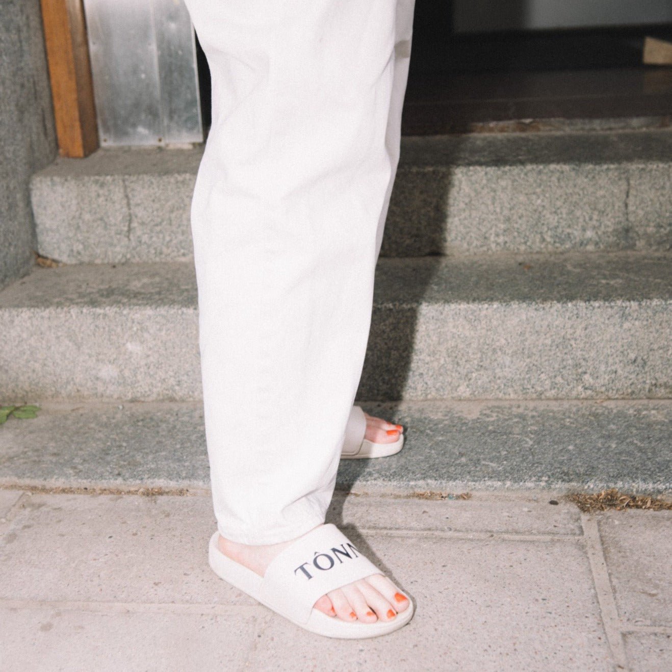 TÔNN slippers