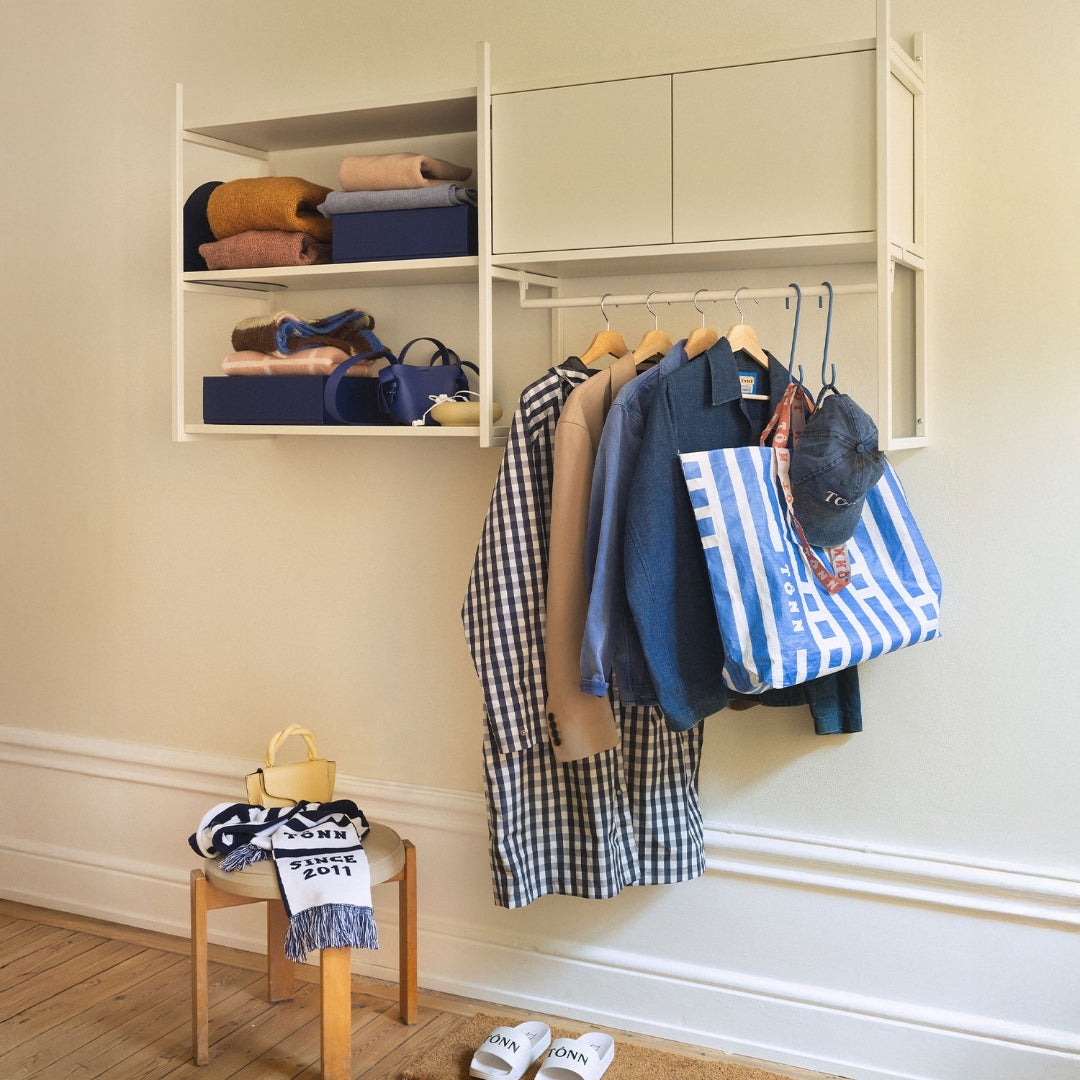 Wall shelf