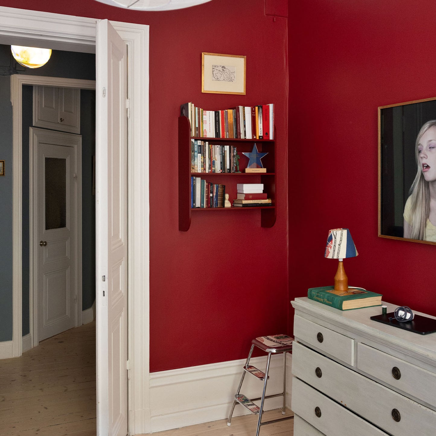 Strapats Wall shelf