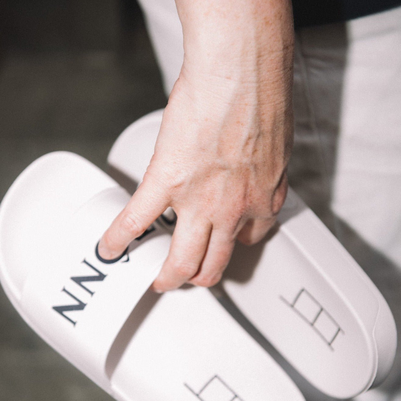 TÔNN slippers