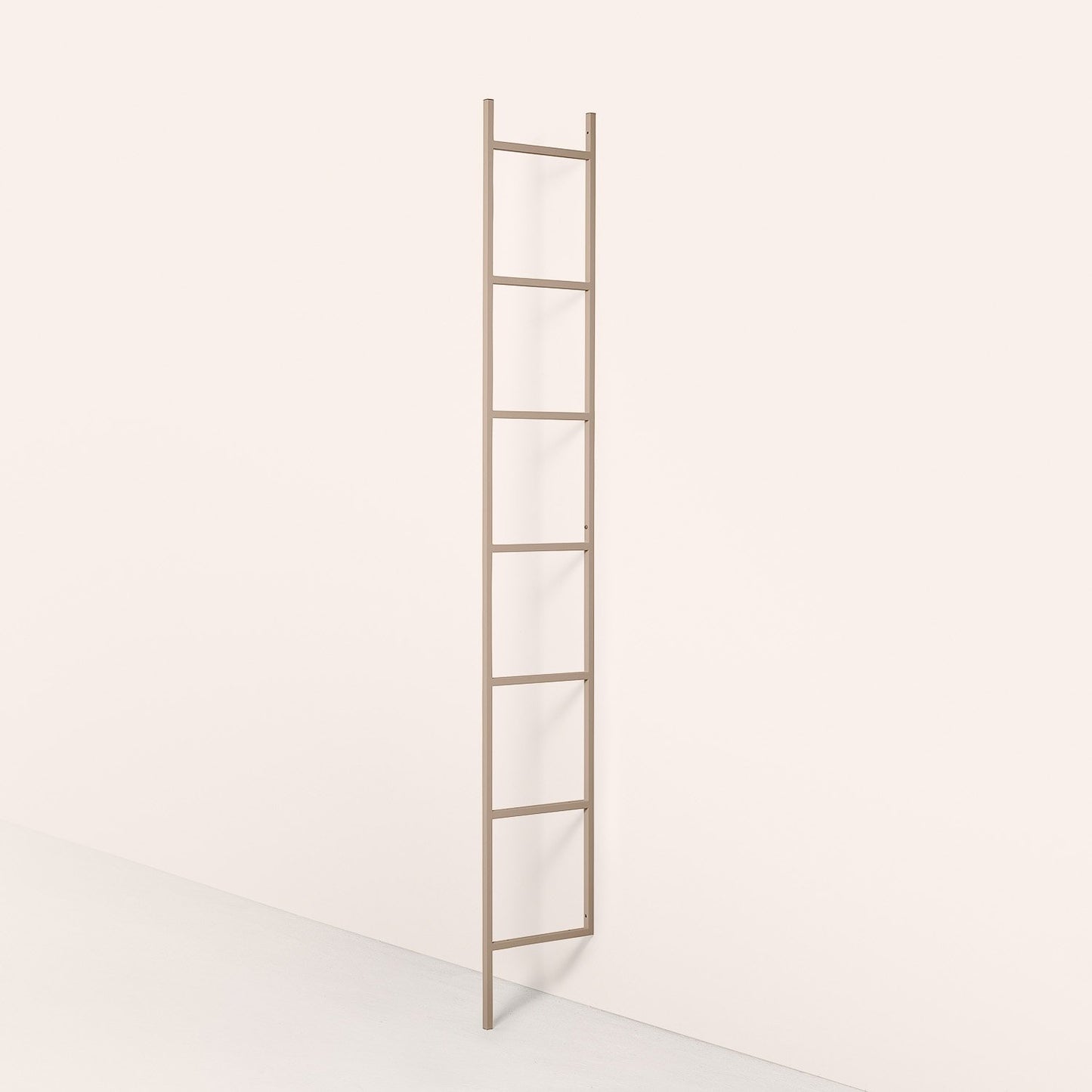 hyllgavel i färgen kamel 237cm